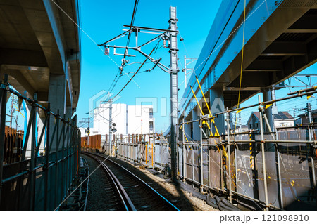 鉄道と建設中の高架橋 東京都 東村山駅周辺 2024.11 a-4 ライトカラー 鉄道と建設中の高架橋 東京都 東村山駅周辺 2024.11 a-4 ライトカラー 121098910