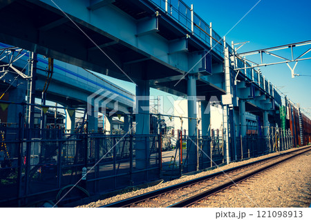 鉄道と建設中の高架橋 東京都 東村山駅周辺 2024.11 b-3 暖色寒色強調 鉄道と建設中の高架橋 東京都 東村山駅周辺 2024.11 b-3 暖色寒色強調 121098913