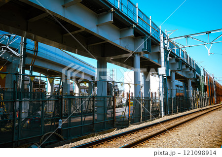 鉄道と建設中の高架橋 東京都 東村山駅周辺 2024.11 b-4 ライトカラー 鉄道と建設中の高架橋 東京都 東村山駅周辺 2024.11 b-4 ライトカラー 121098914