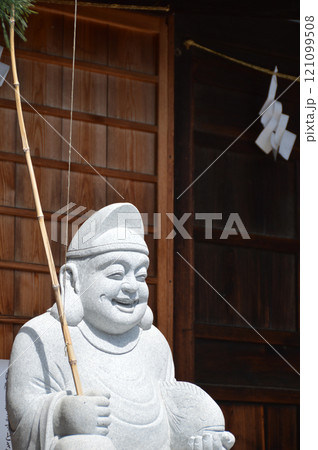 Stone figure of EBISU diety / えびす様の石像 Stone figure of EBISU diety / えびす様の石像 121099508
