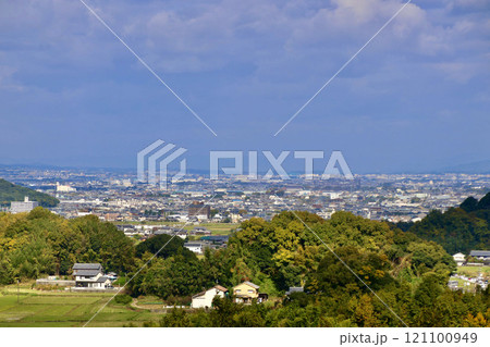 甘樫丘展望台からの眺望・橿原市街地（奈良県・明日香村） 121100949