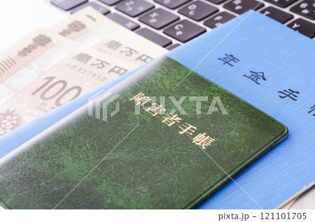 障害者手帳とパソコン 121101705