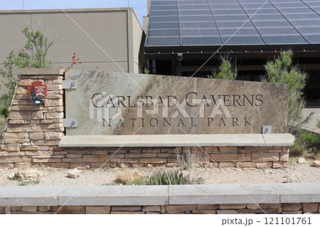 カールズバッド洞窟群国立公園の標識 121101761