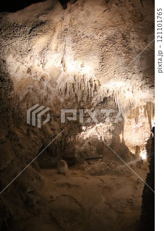 カールズバッド洞窟群国立公園のビッグルーム 121101765