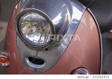 ピンクのスクーター　原付バイク 121101872