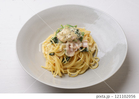 ほうれん草とベーコンのクリームパスタ ほうれん草とベーコンのクリームパスタ 121102056