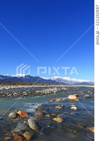 冬晴れの北アルプス後立山連峰 121102687