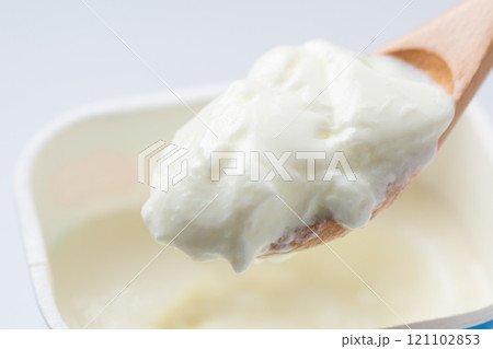 パック入りのヨーグルト 121102853