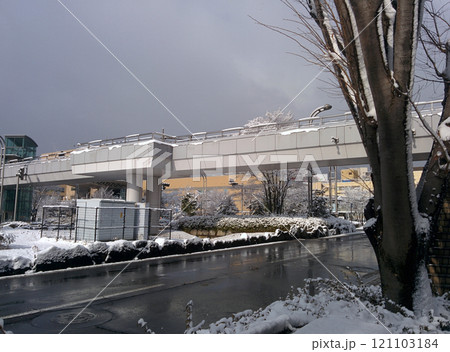 Winter in the city (station),雪化粧した街の風景(駅前のバスロータリー) Winter in the city (station),雪化粧した街の風景(駅前のバスロータリー) 121103184