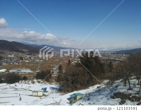 View of snow field (Nagano city) / 姨捨山から眺める真冬の長野盆地 View of snow field (Nagano city) / 姨捨山から眺める真冬の長野盆地 121103591