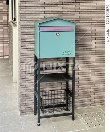 鍵つき郵便受けボックス 121103676