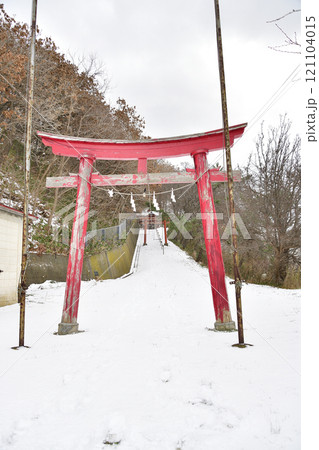 冬の北海道江差町で笹山稲荷神社の境内の風景を撮影 121104015