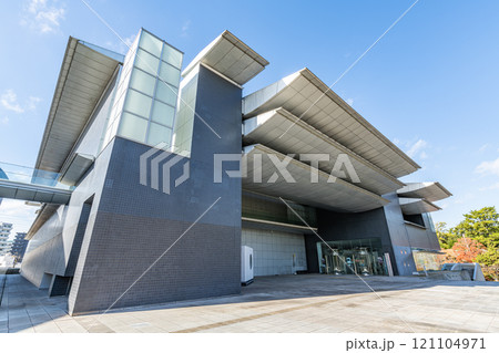 和歌山県和歌山市 快晴の和歌山県立近代美術館 和歌山県和歌山市 快晴の和歌山県立近代美術館 121104971