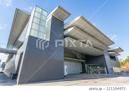 和歌山県和歌山市 快晴の和歌山県立近代美術館 和歌山県和歌山市 快晴の和歌山県立近代美術館 121104972