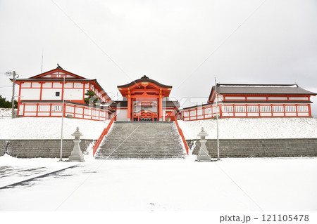 冬の北海道江差町で八大龍王神江聖団本宮の境内の風景を撮影 冬の北海道江差町で八大龍王神江聖団本宮の境内の風景を撮影 121105478