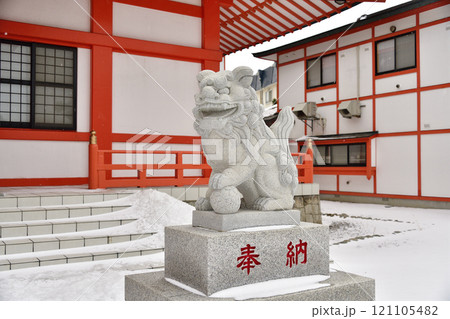 冬の北海道江差町で八大龍王神江聖団本宮の境内の風景を撮影 121105482