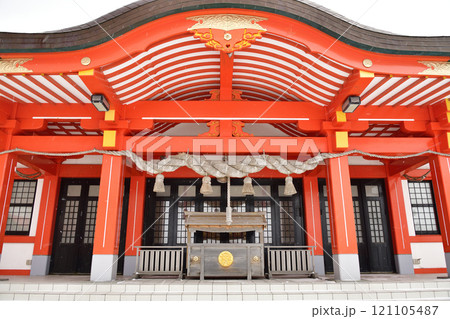 冬の北海道江差町で八大龍王神江聖団本宮の境内の風景を撮影 121105487