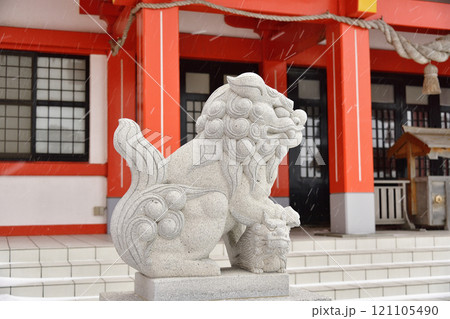 冬の北海道江差町で八大龍王神江聖団本宮の境内の風景を撮影 121105490