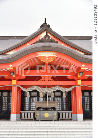 冬の北海道江差町で八大龍王神江聖団本宮の境内の風景を撮影 冬の北海道江差町で八大龍王神江聖団本宮の境内の風景を撮影 121105492