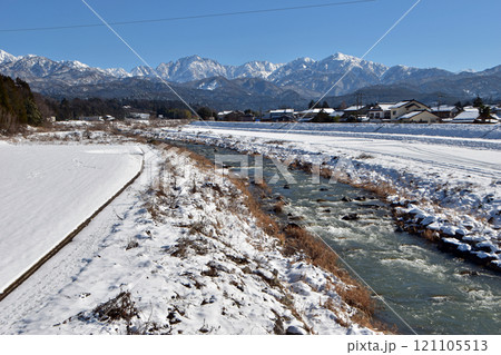 上市川と立山連峰(富山県上市町) 121105513