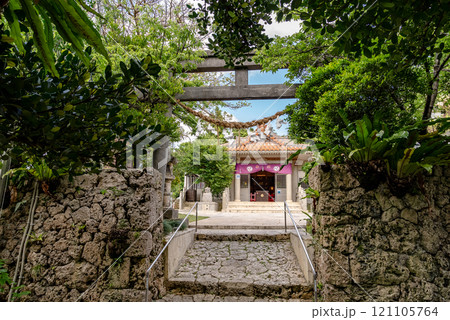 沖縄県那覇市 琉球八社のうちの1つである識名宮 沖縄県那覇市 琉球八社のうちの1つである識名宮 121105764