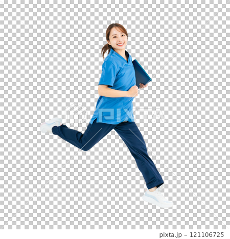 一名穿著磨砂膏的女人在跳躍,全身照片 PNG,透明背景是手工精確剪裁的。 一名穿著磨砂膏的女人在跳躍,全身照片 PNG,透明背景是手工精確剪裁的。 121106725