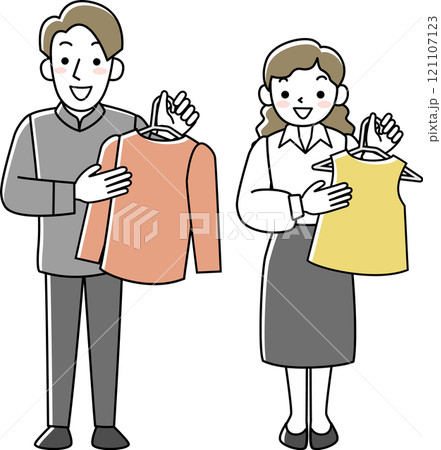 洋服を勧める女性店員と男性店員 洋服を勧める女性店員と男性店員 121107123