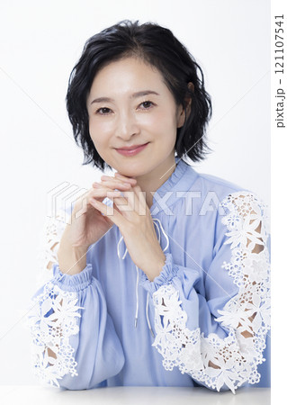 ビューティー　女性のポートレート 121107541