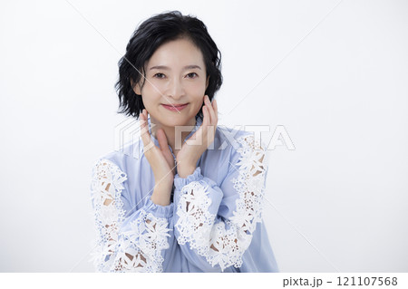 ビューティー　女性のポートレート 121107568