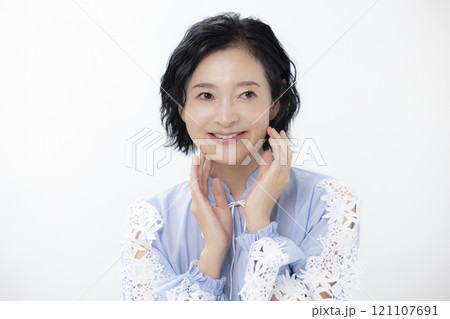 ビューティー 女性のポートレート ビューティー 女性のポートレート 121107691