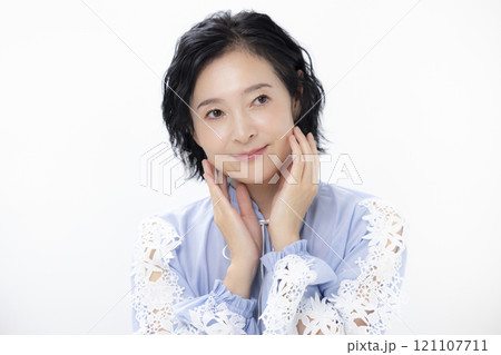 ビューティー 女性のポートレート ビューティー 女性のポートレート 121107711