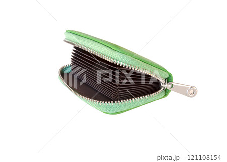 キャッシュレス時代のスキミング防止機能付きカードケース【白背景・切り抜き】 121108154