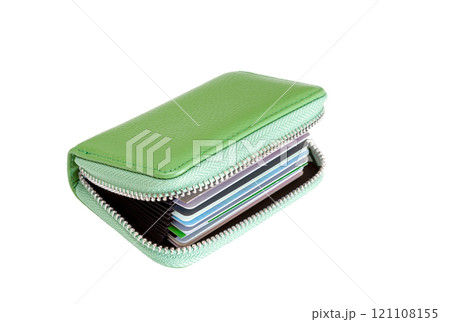 キャッシュレス時代のスキミング防止機能付きカードケース【白背景・切り抜き】 121108155