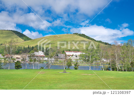 【白樺湖の湖畔】 長野県茅野市北山白樺湖 121108397