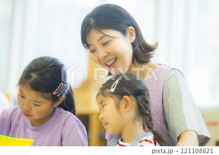 絵画教室　学童保育イメージ 121108821