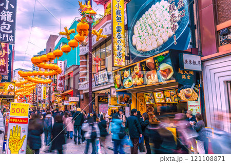 日本の横浜都市景観 師走。2025春節燈花。賑わう中華街大通り…新時代に幸あれ…=12日 日本の横浜都市景観 師走。2025春節燈花。賑わう中華街大通り…新時代に幸あれ…=12日 121108871