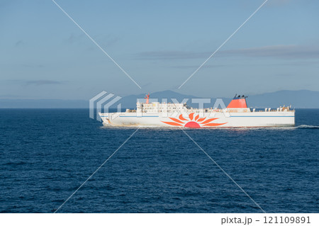 【さんふらあ　ふらの苫小牧行とさんふらわあ　だいせつ大洗行の離合　岩手県沖】 121109891