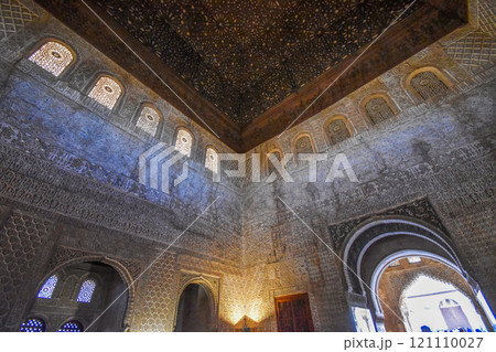 アルハンブラ宮殿コマレス宮の内部 121110027