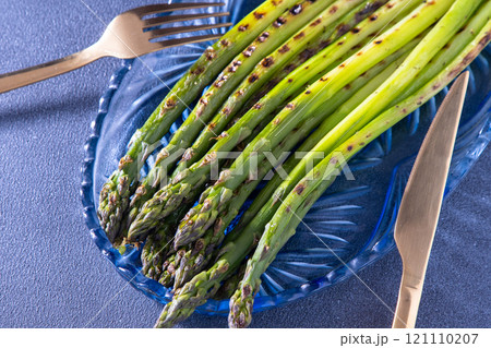 Bunch of green asparagus 121110207