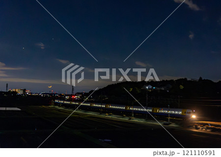 闇をついて走るしおさい 闇をついて走るしおさい 121110591