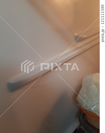 冷蔵庫の中　冷蔵庫　白い　冷蔵室　家電 121111380