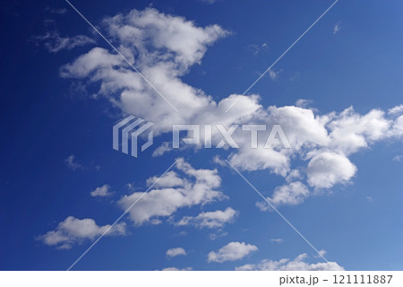 空　青空　雲　風景　自然　背景素材　バックグラウンド 121111887