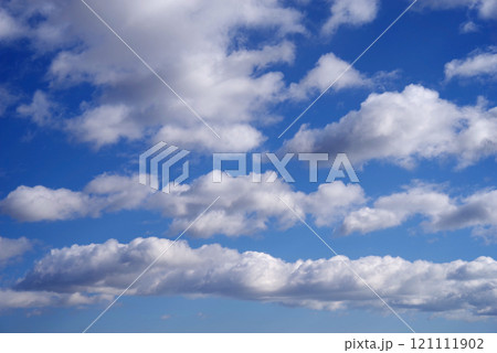 【雲が多い空】 空 青空 雲 風景 自然 【雲が多い空】 空 青空 雲 風景 自然 121111902