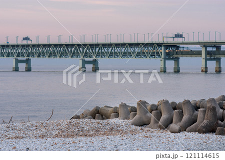 Protective concrete tetrapod blocks in Osaka Bay, protecting the shoreline from high waves and tsunamis in Osaka, Japan Protective concrete tetrapod blocks in Osaka Bay, protecting the shoreline from high waves and tsunamis in Osaka, Japan 121114615
