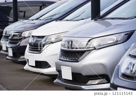 中古車イメージ 販売店に並ぶ車 ホンダフリード 中古車イメージ 販売店に並ぶ車 ホンダフリード 121115143
