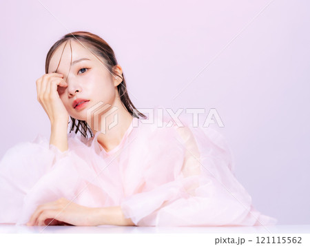 女性の美容ポートレート スキンケア コスメ 女性の美容ポートレート スキンケア コスメ 121115562