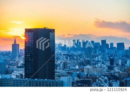 東京新宿方面の高層ビル群 夕景 東京新宿方面の高層ビル群 夕景 121115924