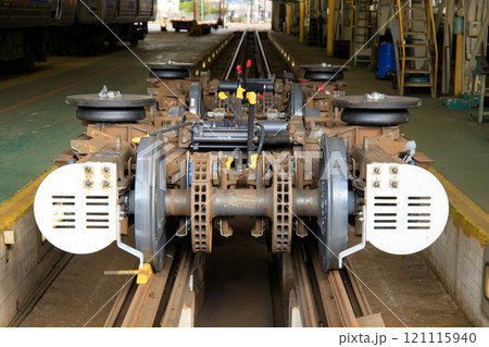 車体から分離された885系電車の台車（JR九州） 121115940