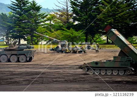 中部・陸上自衛隊・富士学校記念行事・地雷除去の支援を続ける155mm榴弾砲FH70・静岡県小山町 121116239