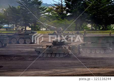 中部・陸上自衛隊・富士学校記念行事・制圧した前線へ兵員を送る89式装甲戦闘車・静岡県小山町(1) 121116244